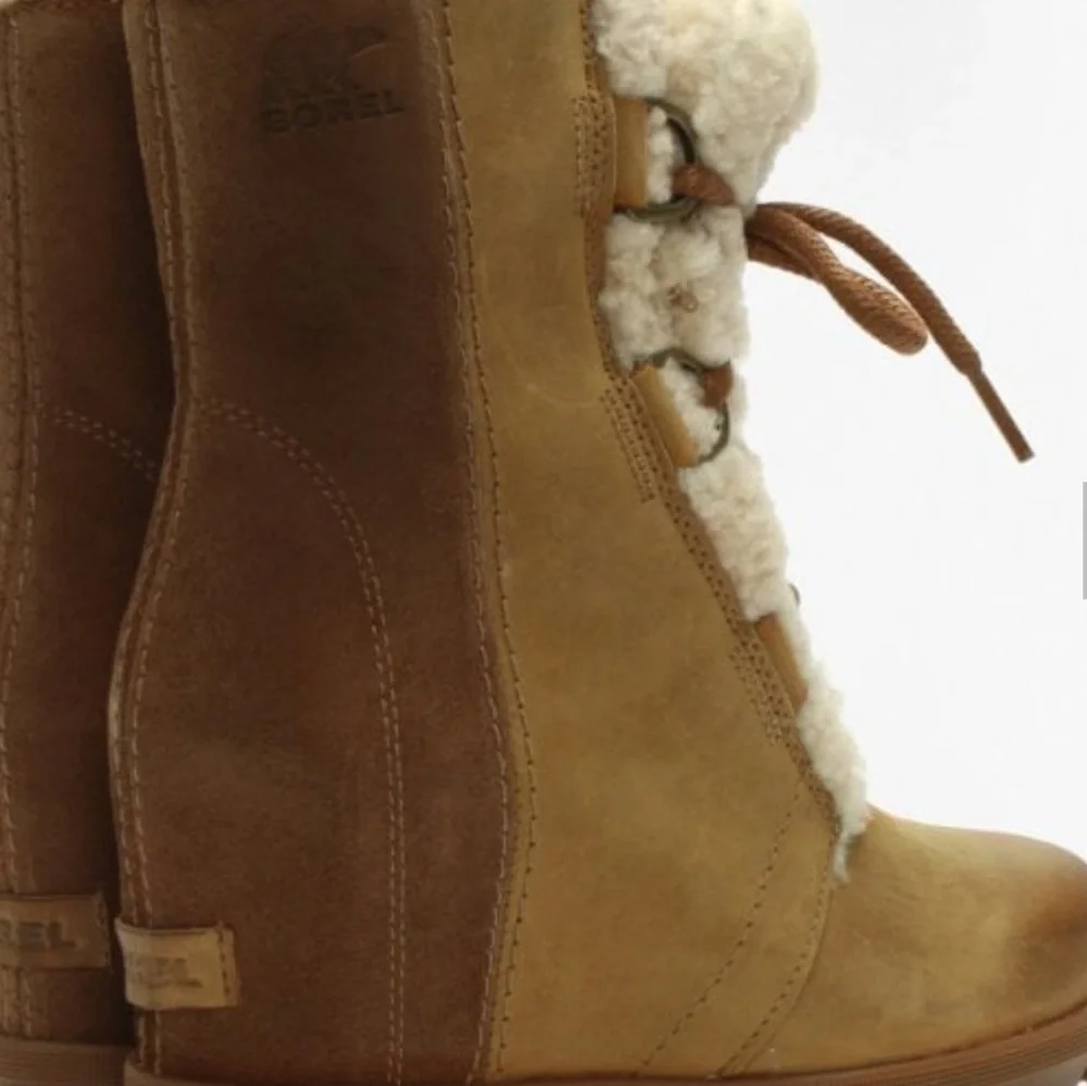 Sorel Tan Ankle Boots with Cream Fur - Picture 7 of 7
